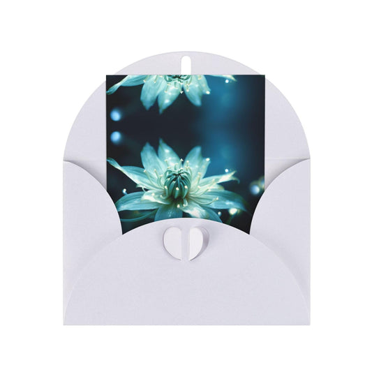 Blanko Grußkarte mit frischem Blumendruck und Umschlägen